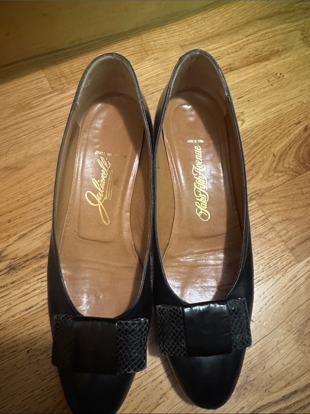Black Leather Ballet Flats with Textured Bow Accent